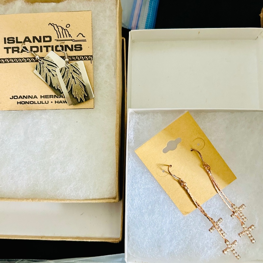 2 Earring made in Hawaii